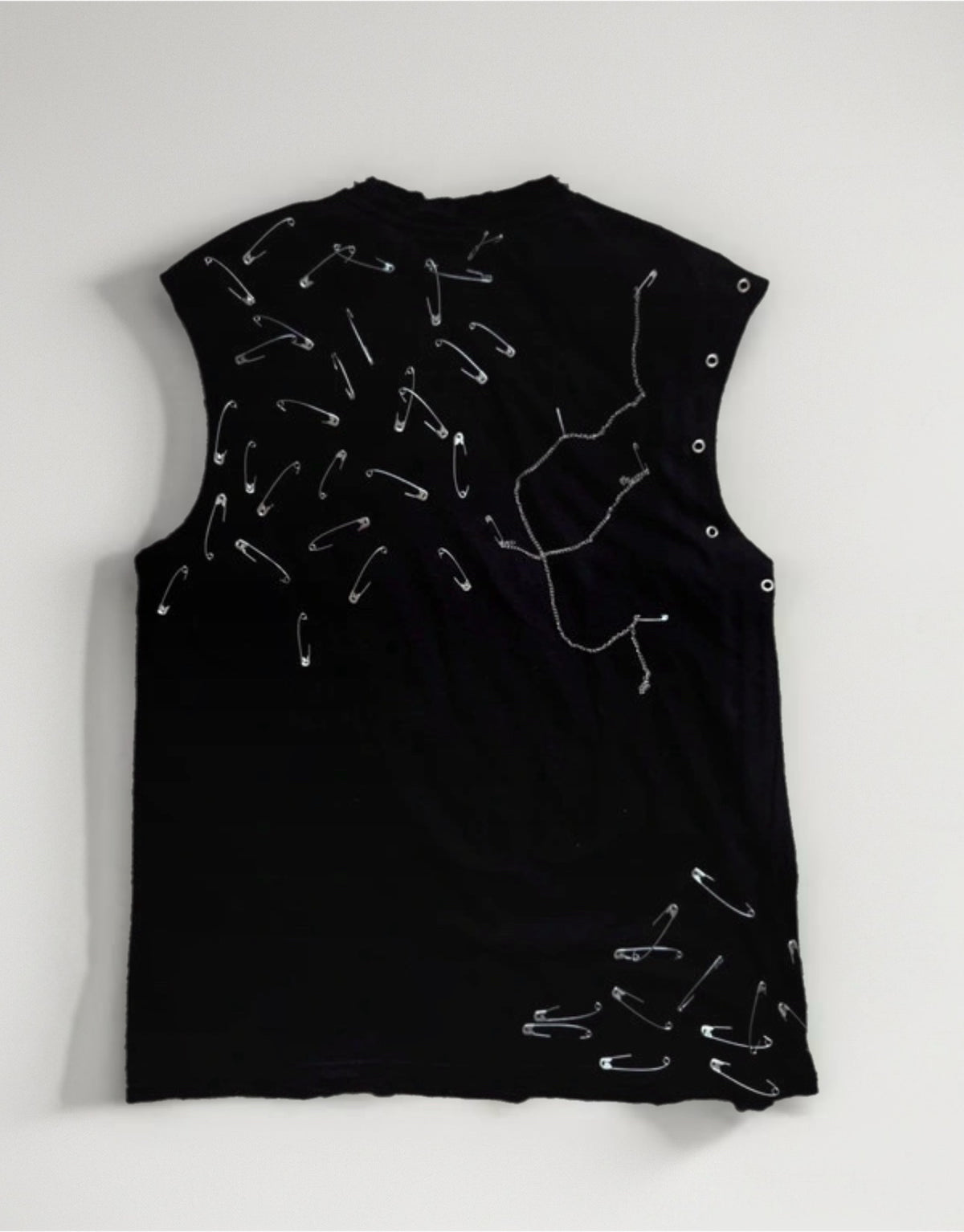 Sleeveless T-shirt